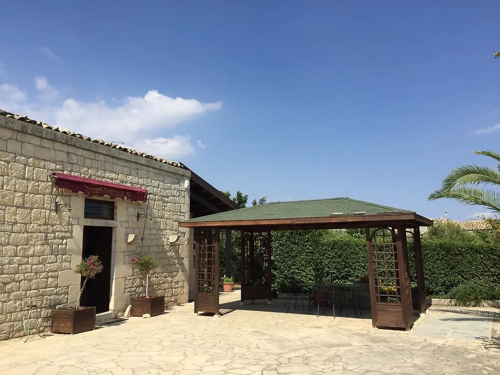 Agriturismo Il Melograno Cannizzara Çiftlik konaklama